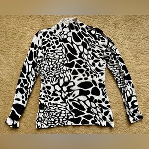 Cyrus Black and White Knit Sweater Sz Medium